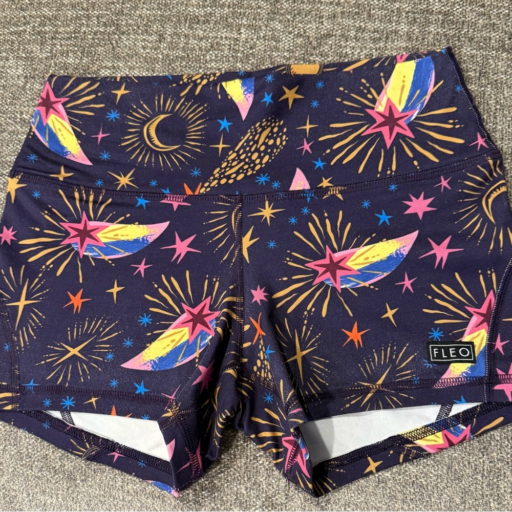 FLEO Women's Ascend Starburst Patterned Shorts - Multicolor
